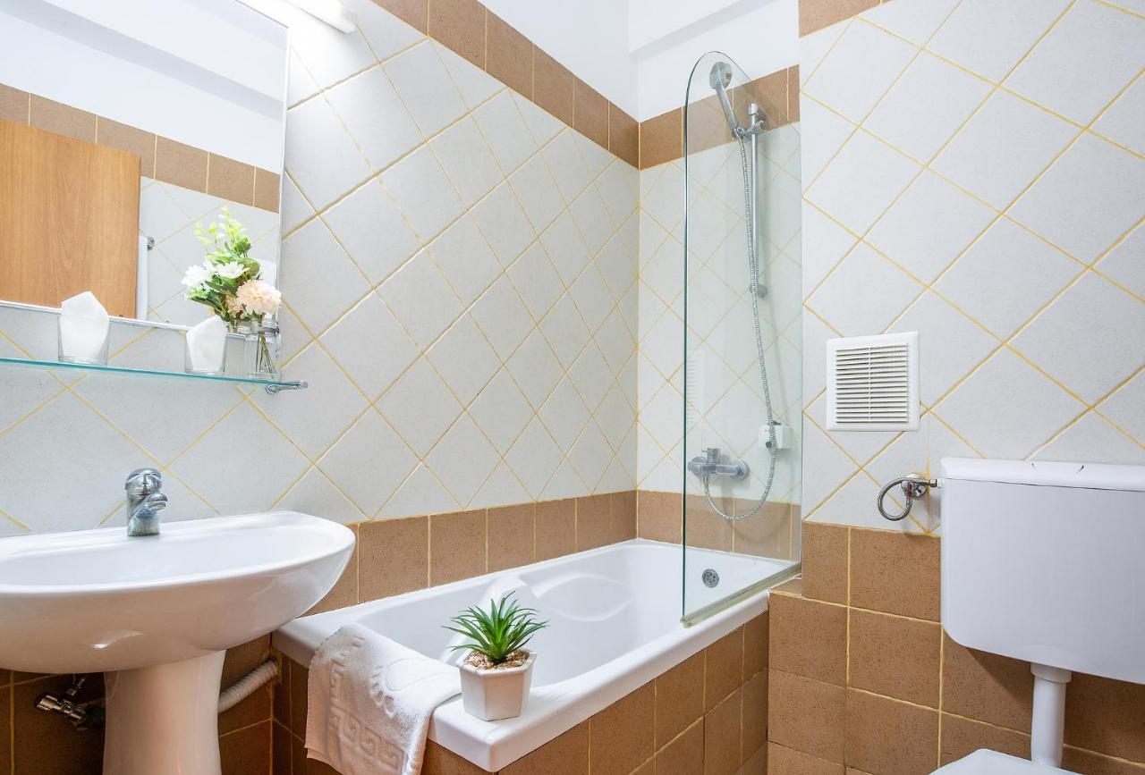 Hotel Dana Satu Mare Eksteriør bilde