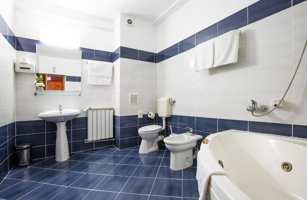 Hotel Dana Satu Mare Eksteriør bilde